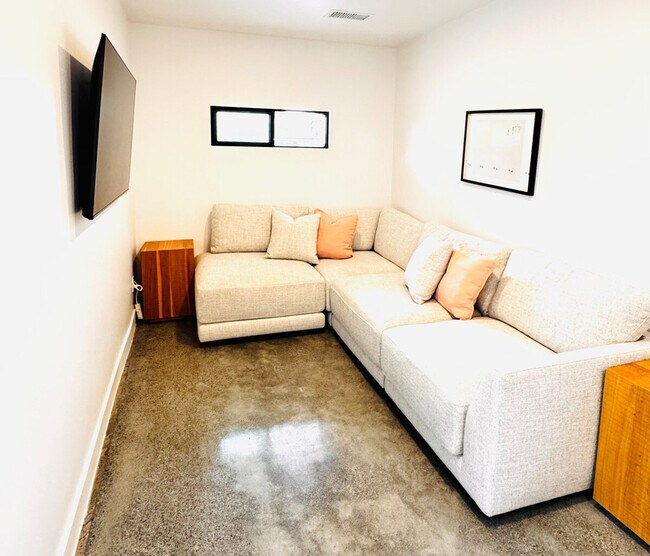 Foto del edificio - 4807 Refugio Ave