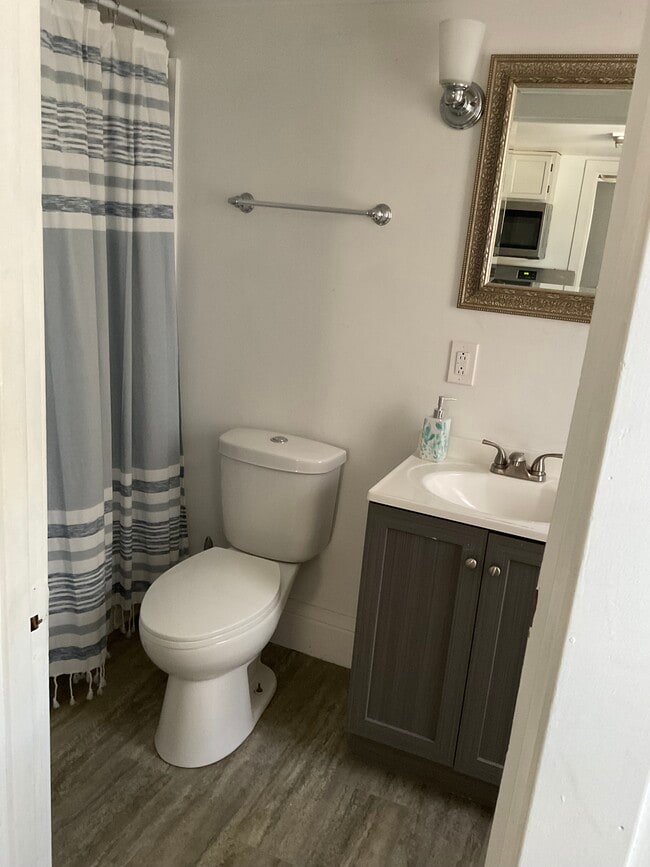 Building Photo - 18049 School St