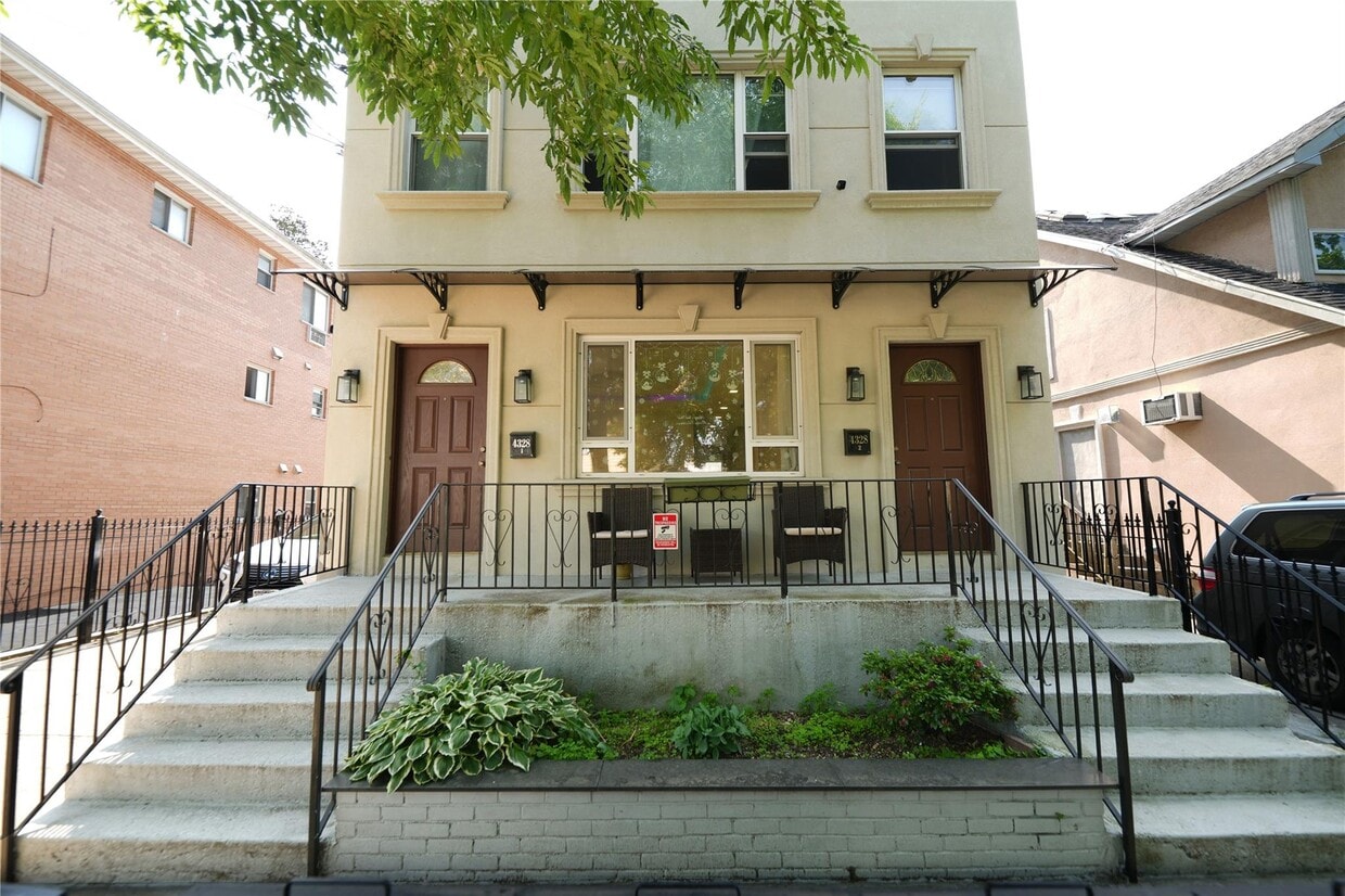 Primary Photo - 43-28 160th St