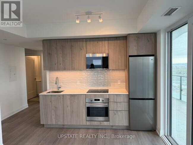 Building Photo - 15 Skyridge Dr