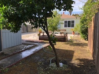 Foto del edificio - 2606 Bush Ave