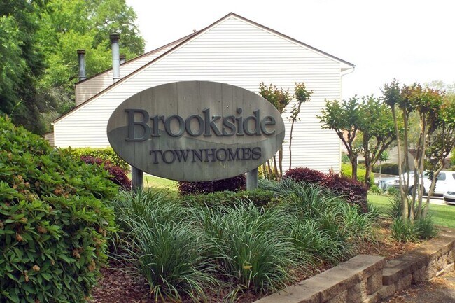 Foto del edificio - Brookside Townhome with Downstairs Bedroom, Updated Kitchen, and Access to Pool & Tennis