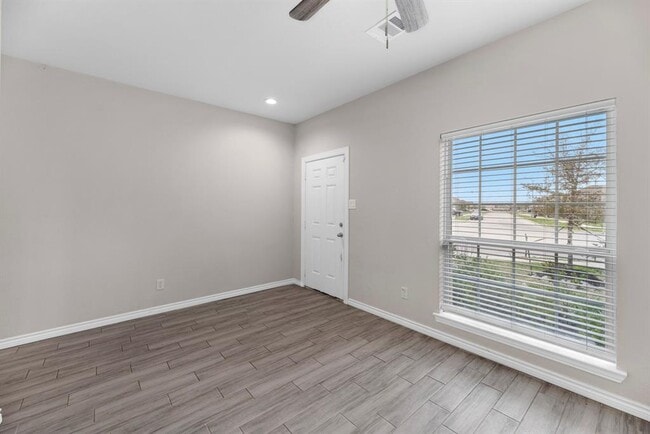 Building Photo - 3402 Riverside Glen Ln