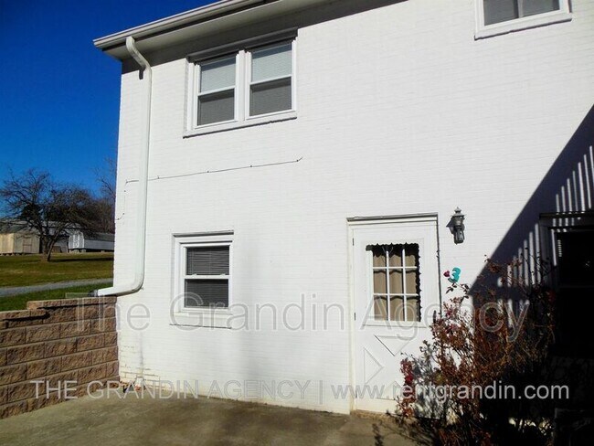 Building Photo - 2561 Rutrough Rd SE