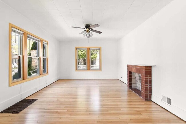Living room - 513 S Mills St