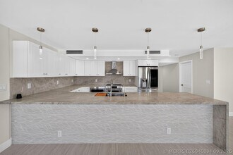 Building Photo - 209 N Fort Lauderdale Beach Blvd