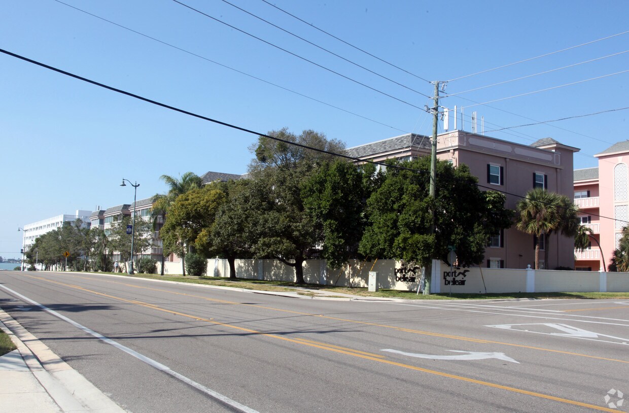 Building Photo - 131 Bluff View Dr