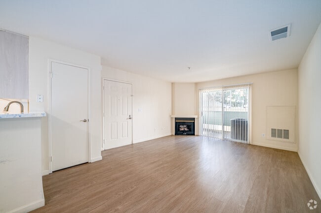 1BR, 1BA - 729SF - Living Room - PORTOLA MEADOWS