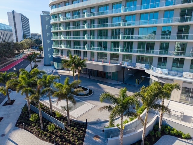 Building Photo - 400 Central Ave