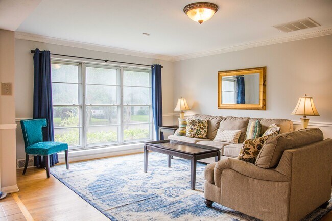 Building Photo - 10129 Solta Dr