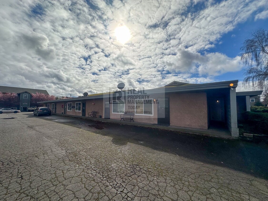 Primary Photo - 1 Bedroom Unit in Tacoma! *MOVE IN SPECIAL...