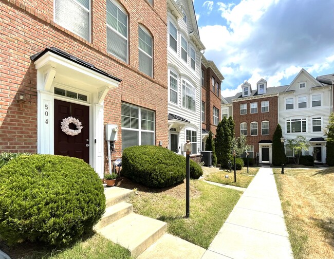 Building Photo - 504 Ava Way