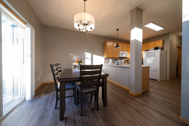 Foto del edificio - 8620 Savanna Oaks Bay