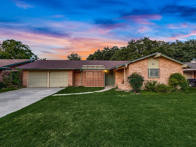 Building Photo - 3710 Skylark Ave