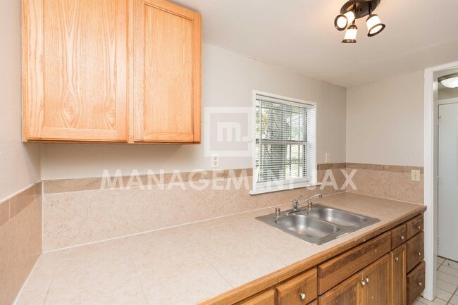 Building Photo - 1458 Royal Ct Ln