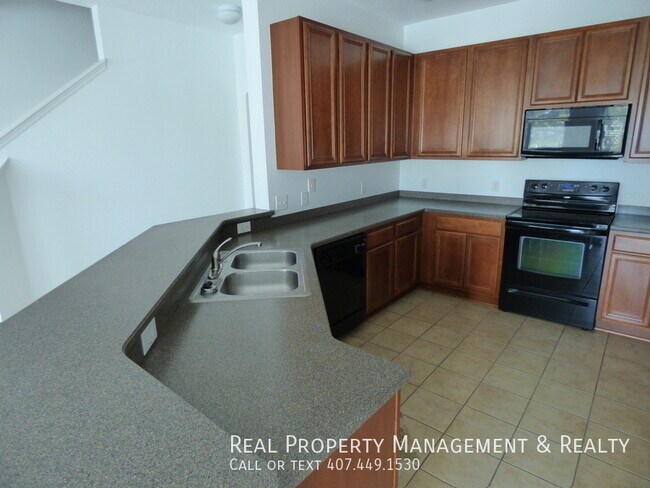 Building Photo - Big 3 BR / 2.5 BA Townhouse In Compass Bay