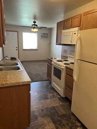 Building Photo - 1412 12th Ave SE