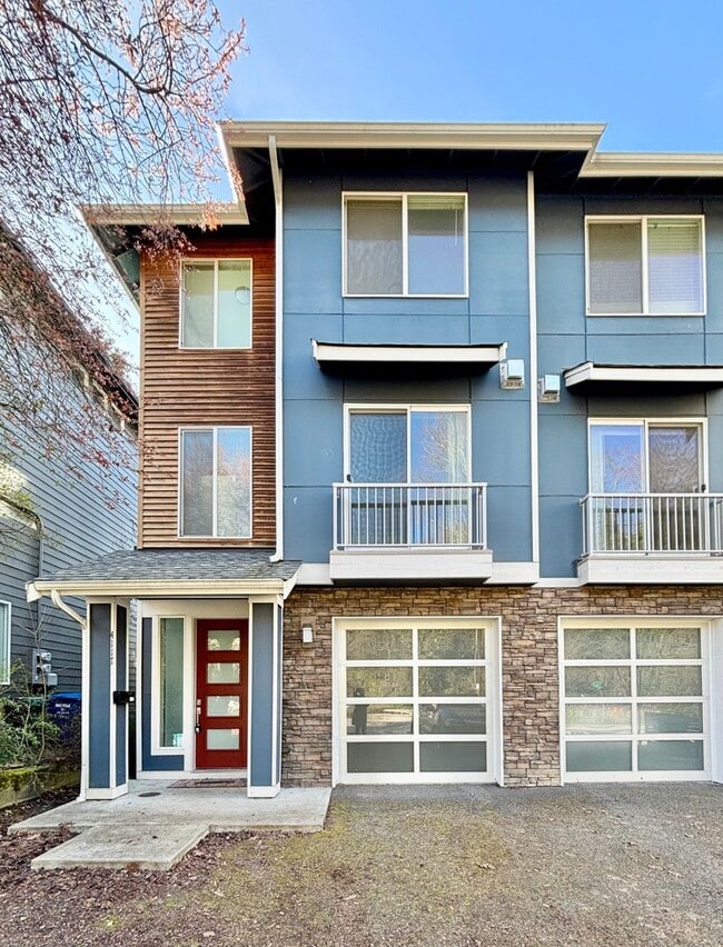Building Photo - 4117 Delridge Wy SW