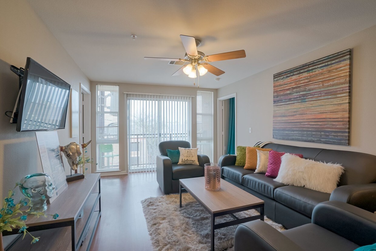 Rio WestPer Bed Leases Apartments Austin, TX