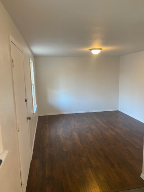 Building Photo - 1112 Hidden Valley Dr