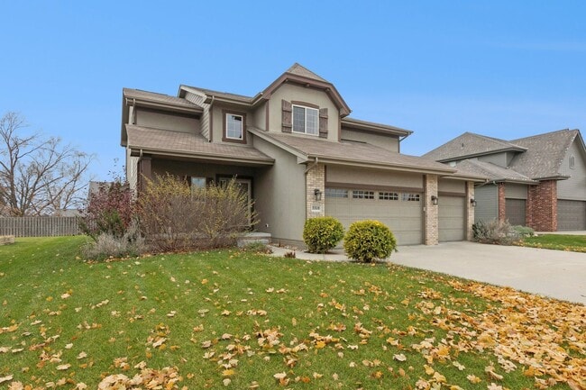 Photo - Spacious 5 Bedroom in Great Millard West Location!! House