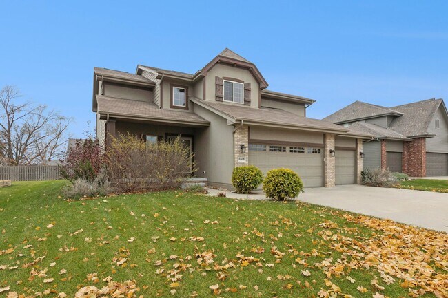 Foto del edificio - Spacious 5 Bedroom in Great Millard West Location!!