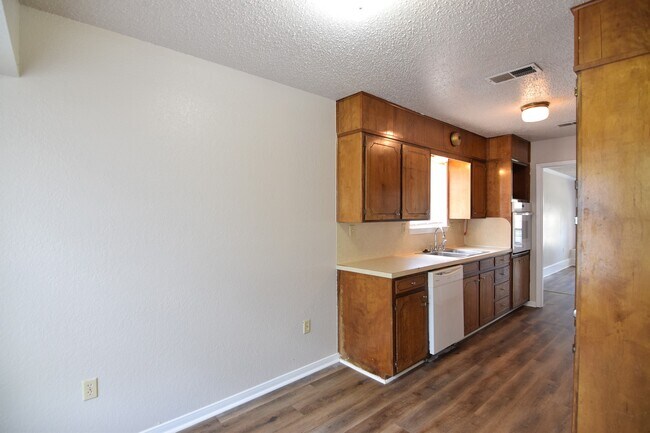 Foto del edificio - 1425 Janet Ln