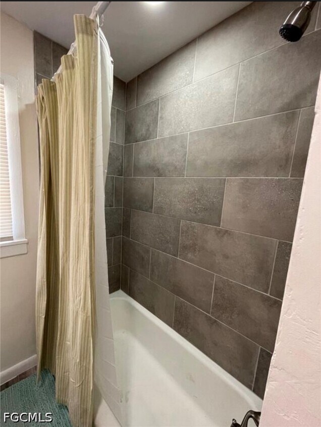 Foto del edificio - 26900 N Riverside Dr