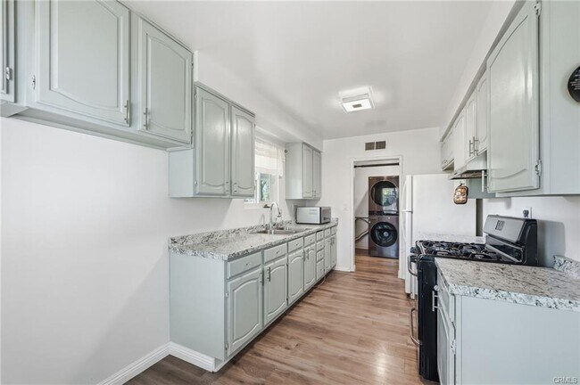 Foto del edificio - 10418 Gothic Ave