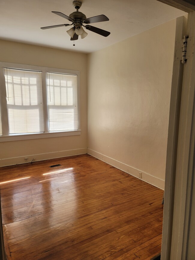 Building Photo - 446 W Railroad Ave