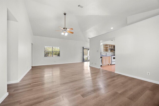 Foto del edificio - 208 S Cougar Ave