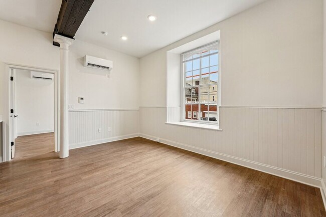 Building Photo - 401 Martin St