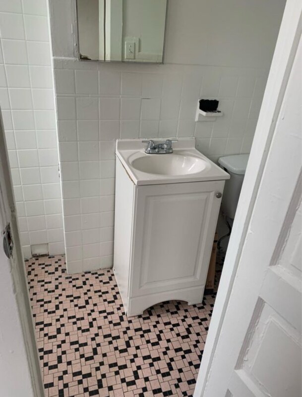 Building Photo - 542 E State St