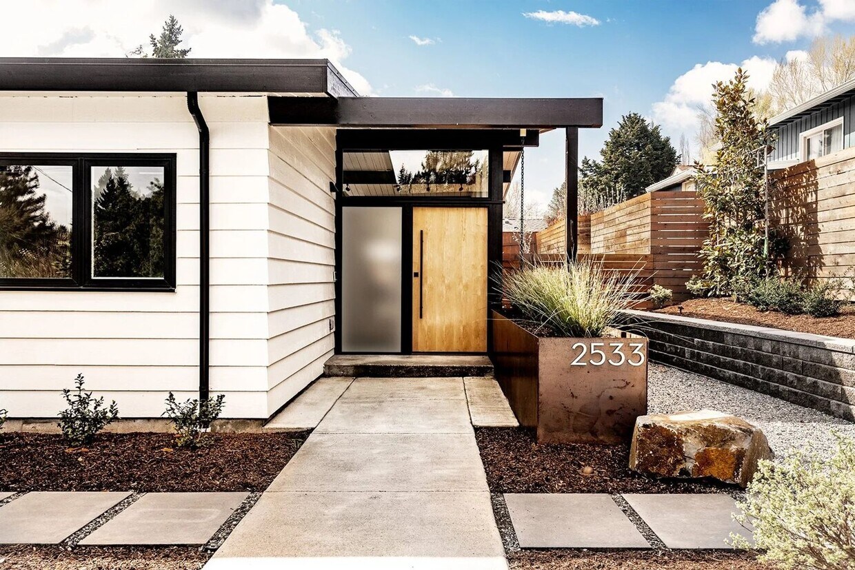 Foto principal - 1955 Mid-Century Modern extensively design...