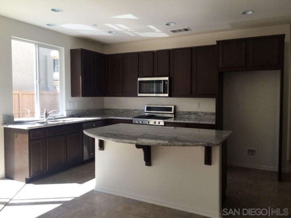 Foto del edificio - 1400 Cathedral Oaks Rd