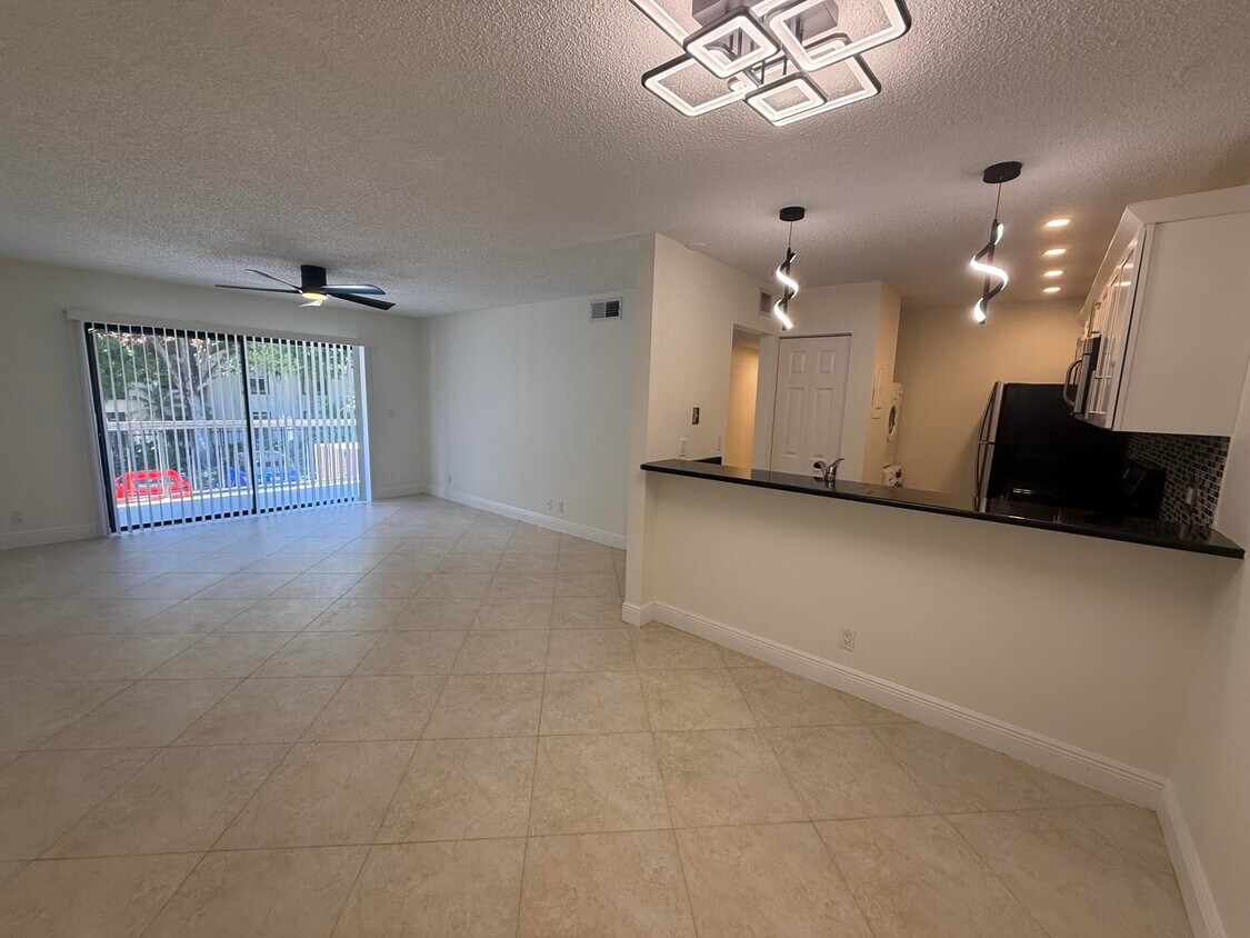 Foto principal - 3402 Gardens E Dr
