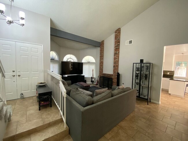 Foto del edificio - Gorgeous 5+3 On Cul-De-Sac