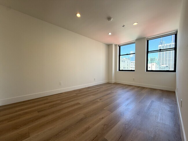 Primary Bedroom - Premiere Towers