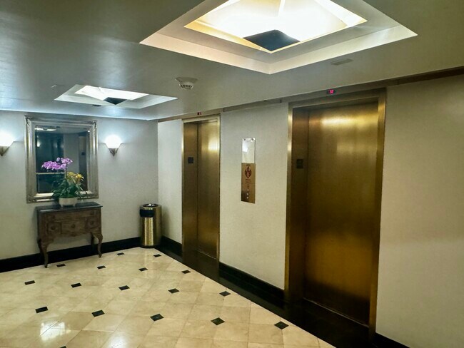 Building Photo - 10535 Wilshire Blvd