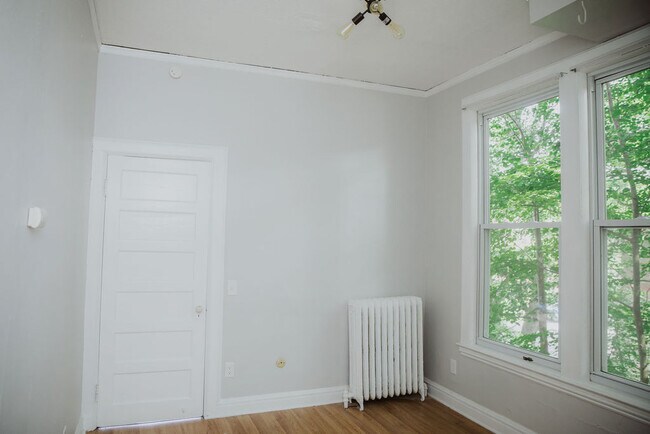Building Photo - 102 S Lake Ave