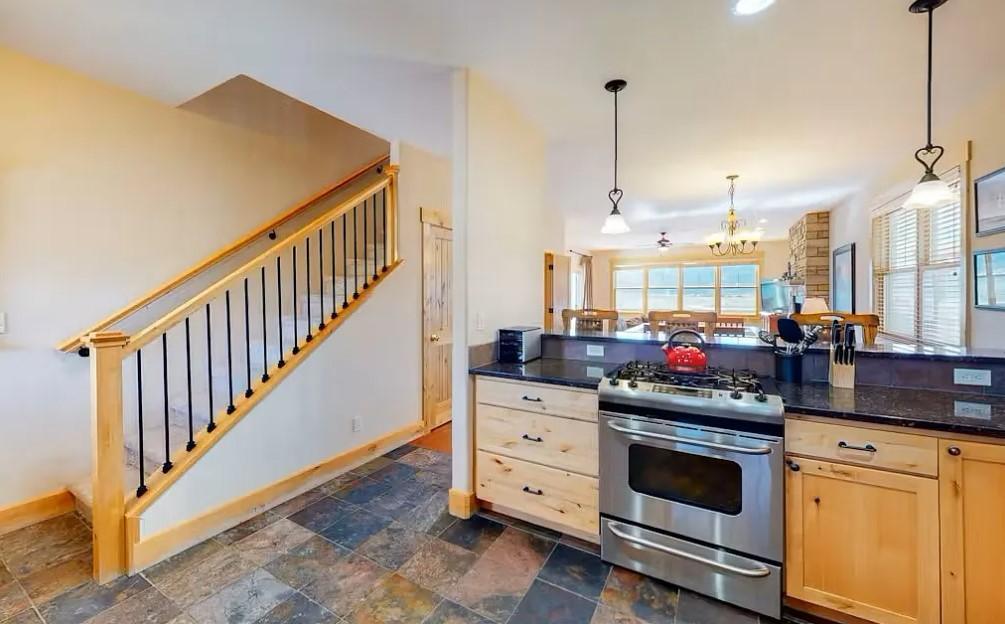 Primary Photo - 250 Buckhorn Cir
