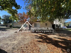 Building Photo - 905 Carro Dr