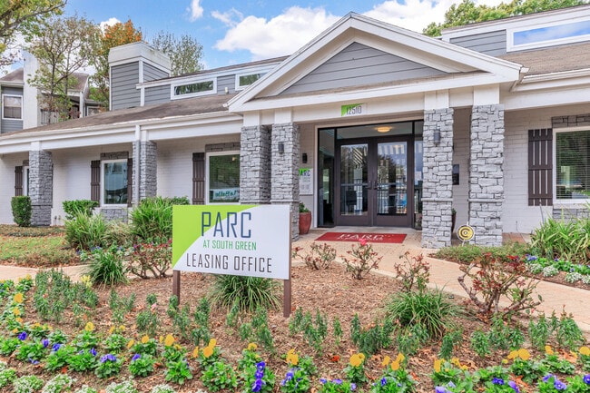 Building Photo - Parc at South Green