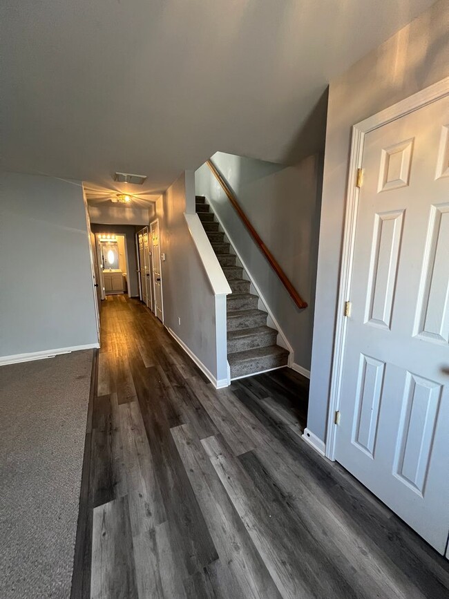 Foto del edificio - 3 Story Townhome in Matthews