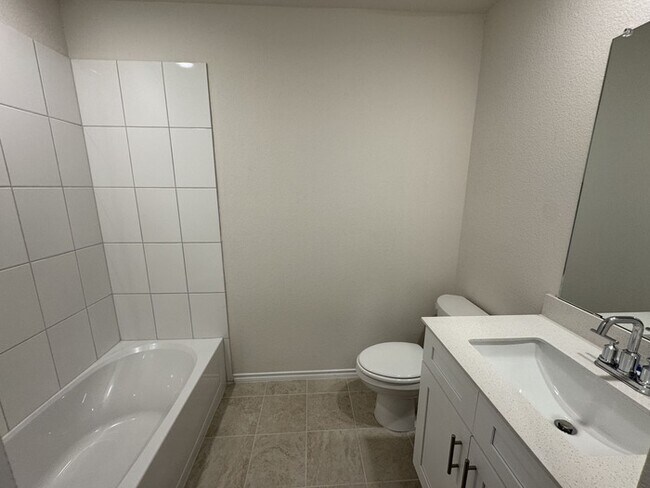 Foto del edificio - Beautiful BRAND NEW 4-Bedroom Home In Lind...