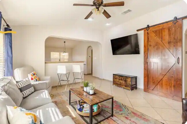 Foto del edificio - 1701 Strobel Ln