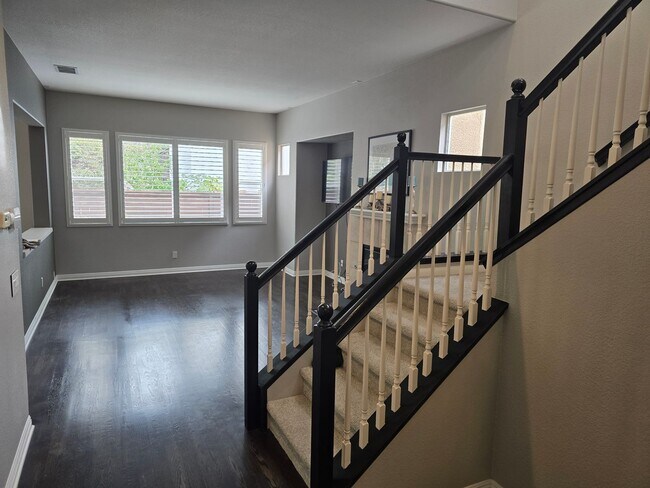 Foto del edificio - Nicely Updated Three Bedroom Home in Torrey Hills