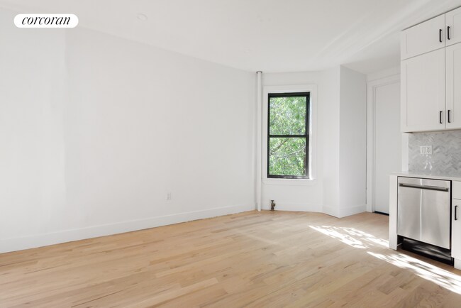 Building Photo - 151 Newton St