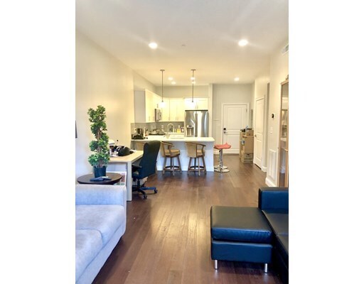 Foto principal - 410 W Broadway