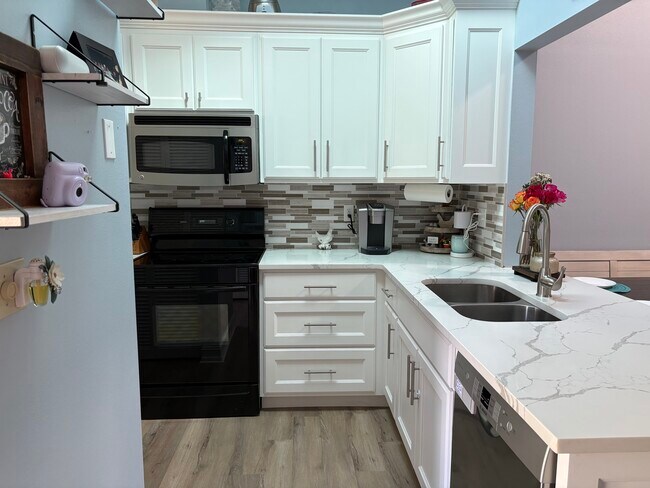 Foto del edificio - 746 N Jefferson Ave